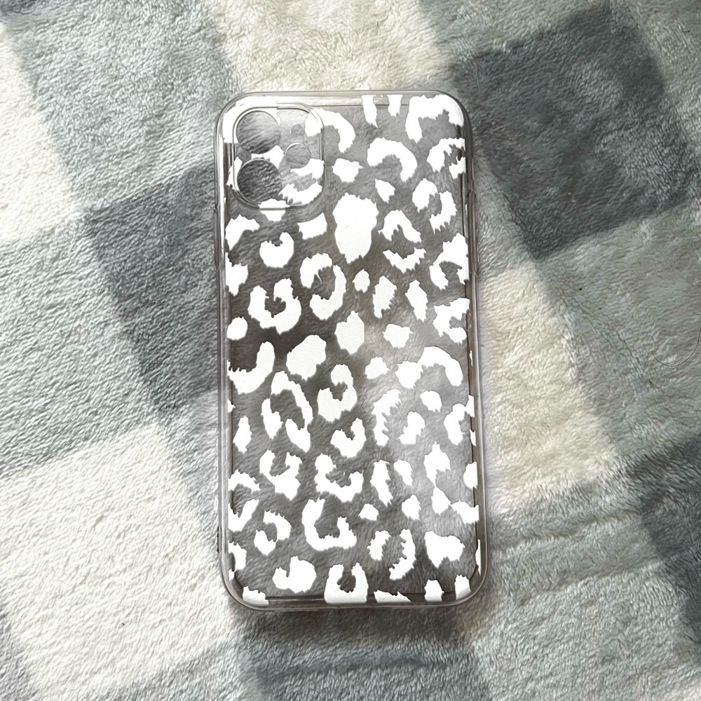 iPhone 11 Case White Chetah Print